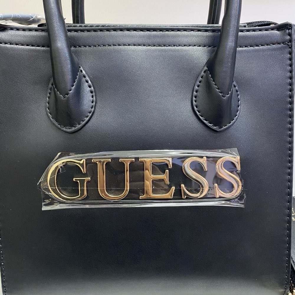 Cartera Guess Caracara Tote mediana - Imagen 3