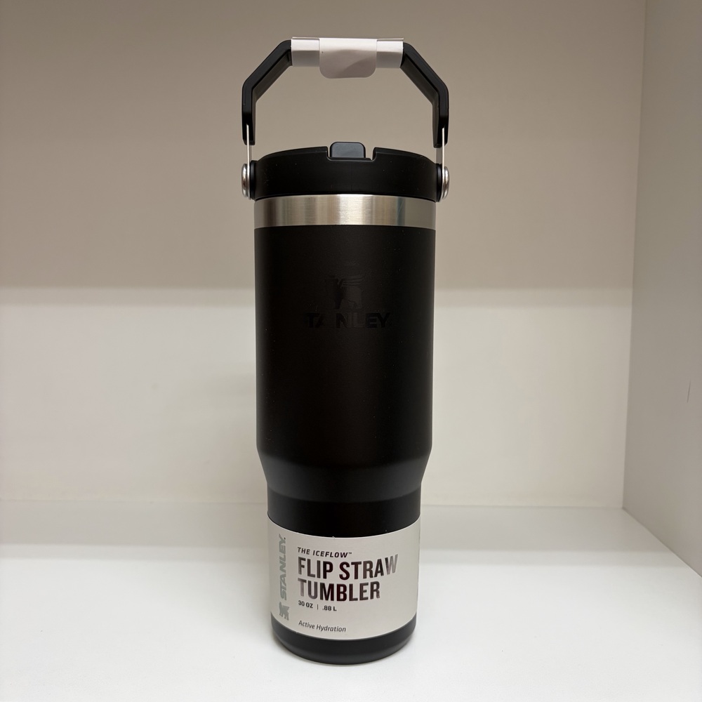The IceFlow Flip Straw Tumbler Frio 30 OZ