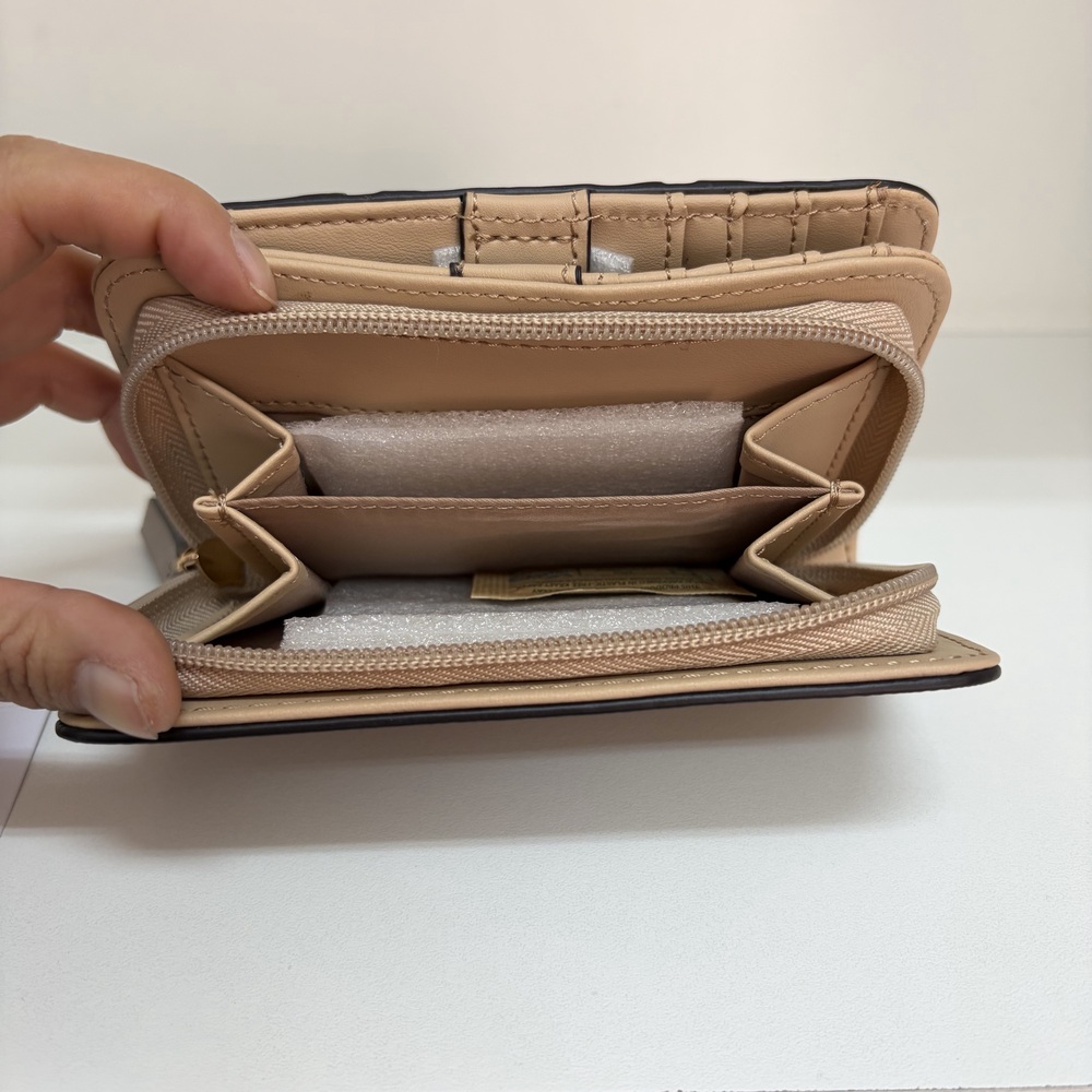 Billetera Guess Alesso Mushroom - Imagen 3