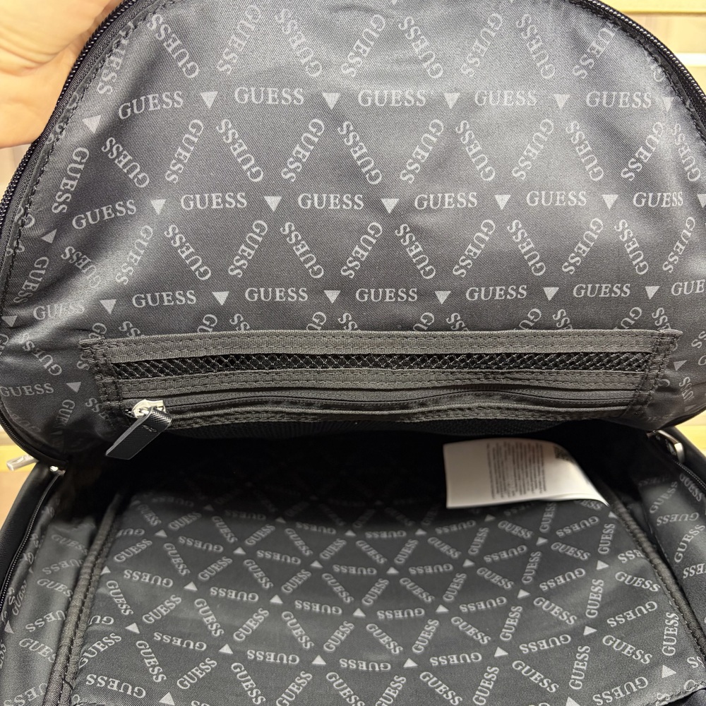 Mochila Guess Milano Saffiano negro Hombre - Imagen 3