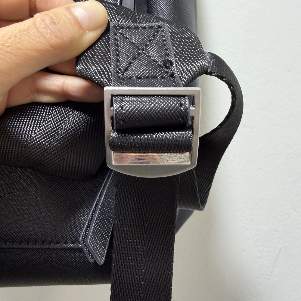 Mochila Guess Milano Saffiano negro Hombre - Imagen 7