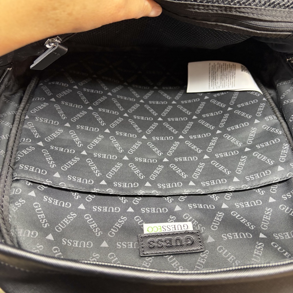 Mochila Guess Milano Saffiano negro Hombre - Imagen 4